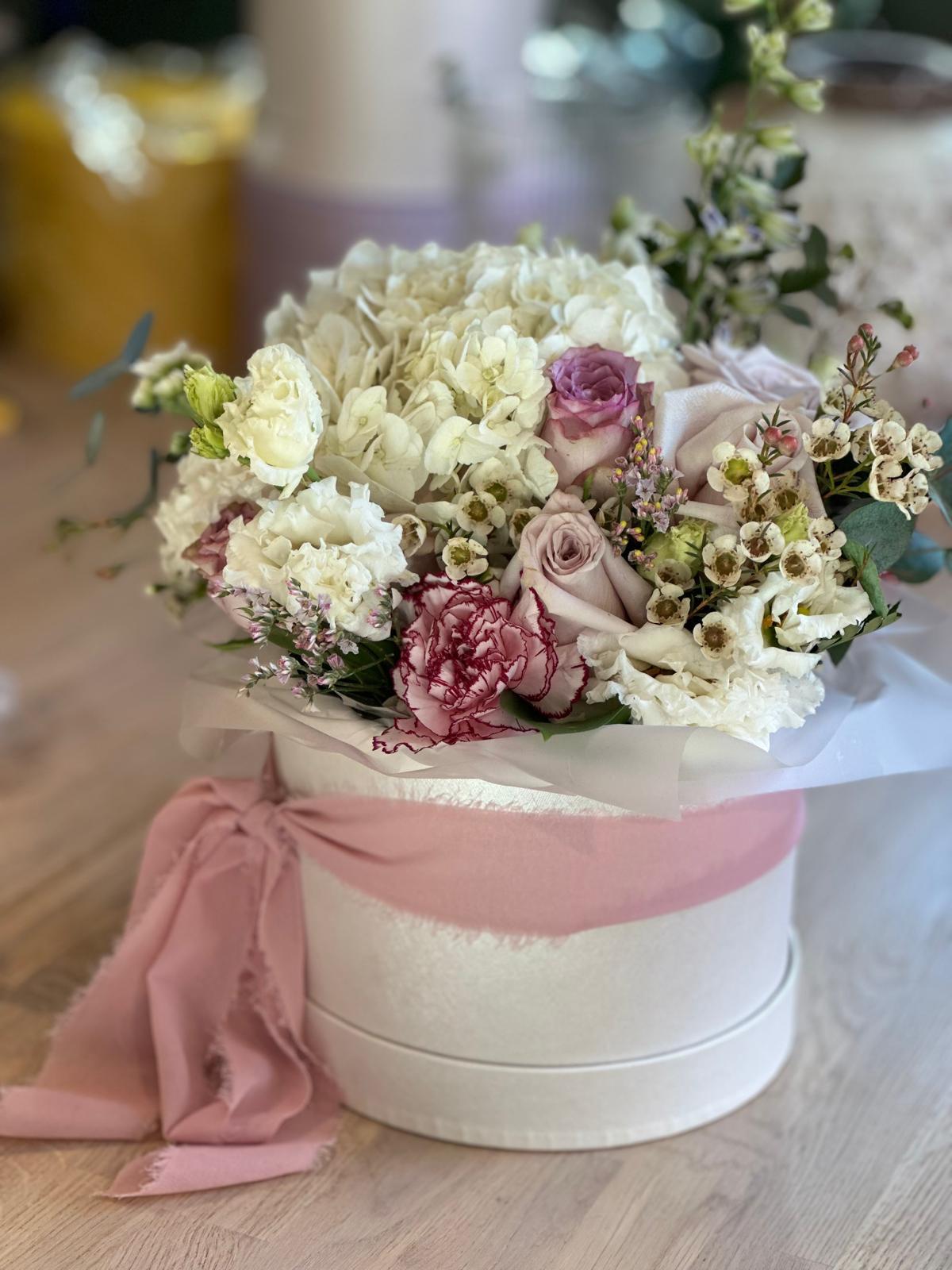 Fresh flower delivery in Uppermill by Carol Evelyn Florist